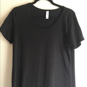 Lularoe black classic tee size medium